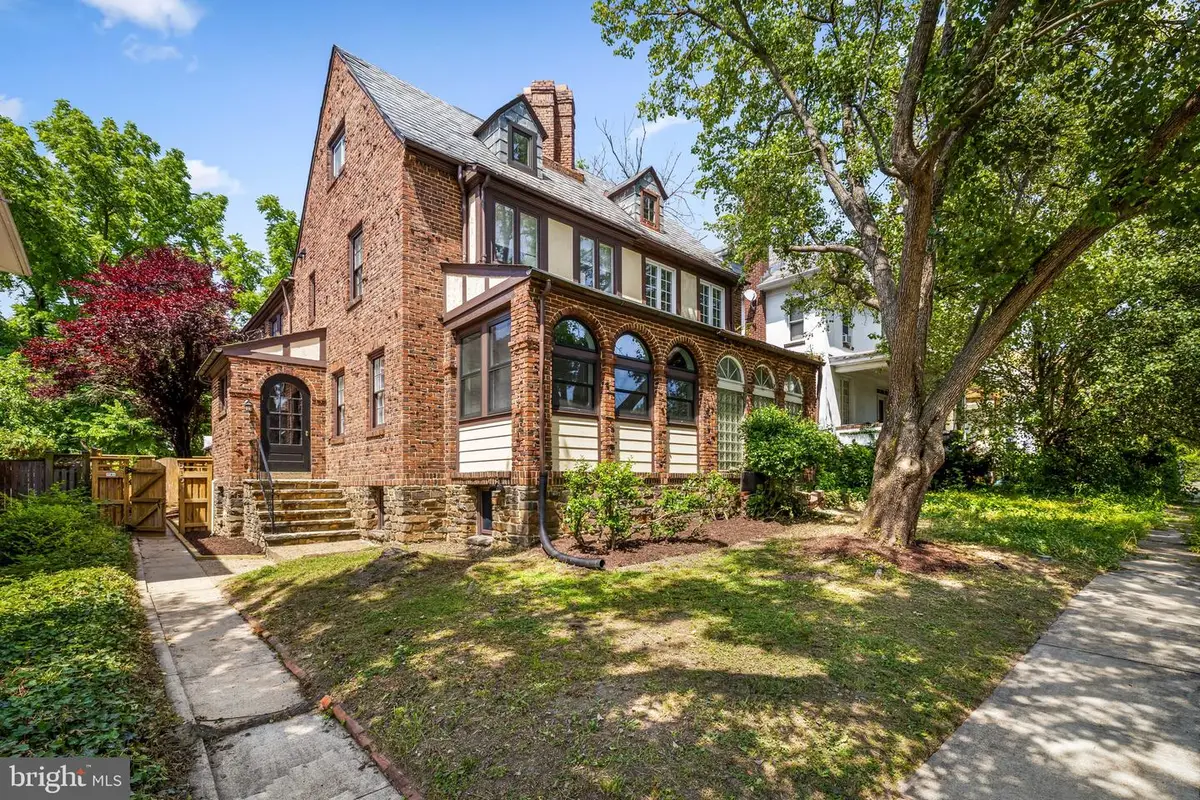 516 E 39th St, Baltimore, MD 21218 - #1
