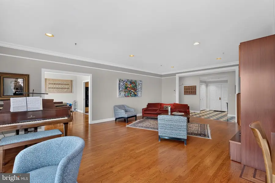 10 E Lee St #1701, Baltimore, MD 21202 - #2