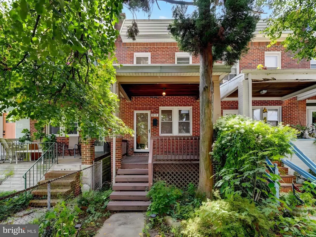 819 W 33rd St, Baltimore, MD 21211 - #1