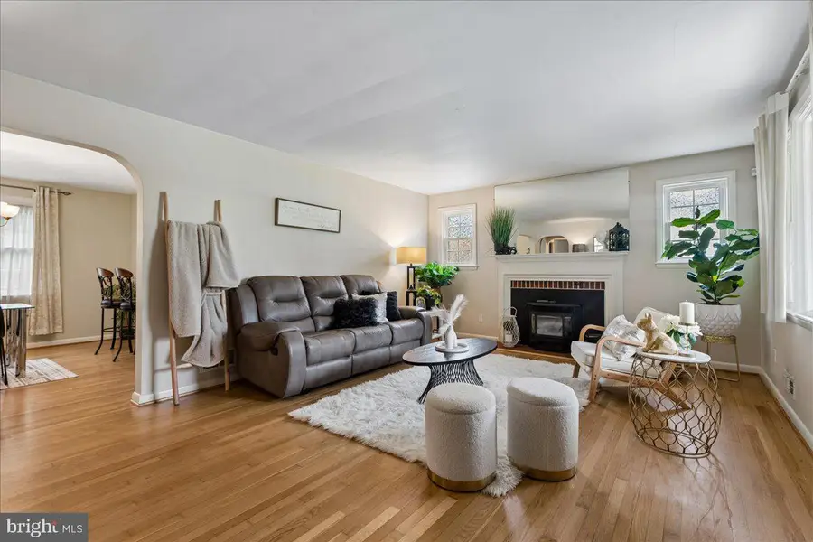 418 N Chapel Gate Ln, Baltimore, MD 21229 - #3