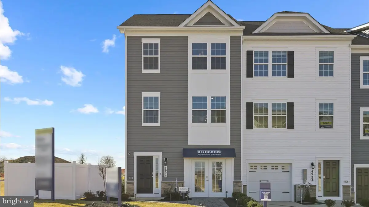 5048 Silver Oak Dr, Rosedale, MD 21237 - Image #1