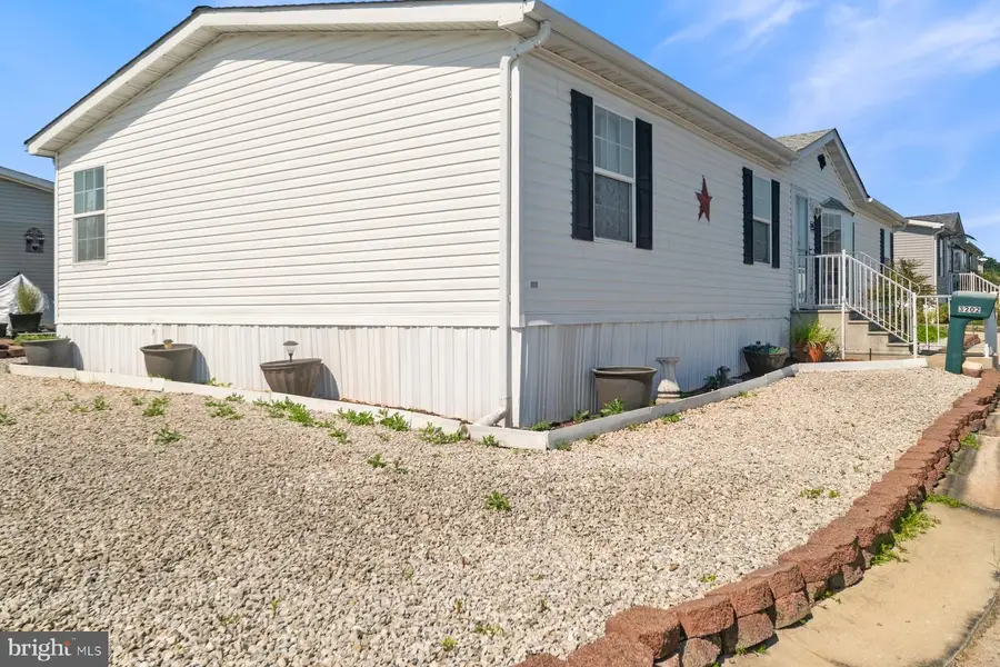 3202 Honeysuckle Ln, Middle River, MD 21220 - Image #2