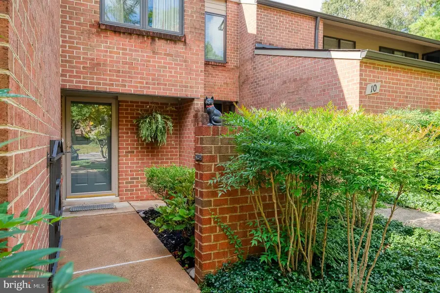 8 Oakhampton Dr, Lutherville Timonium, MD 21093 - Image #3