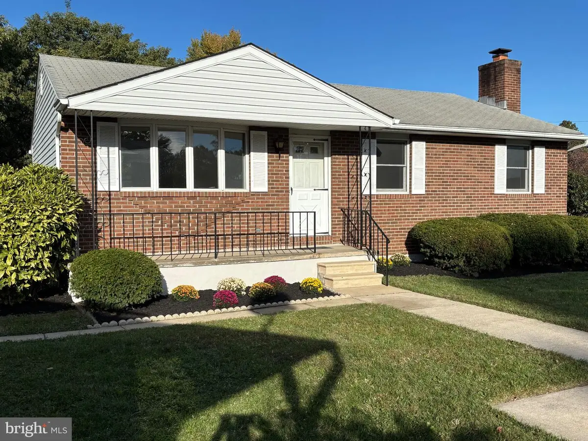 11 Mckenna Ct, Parkville, MD 21234 - Image #1