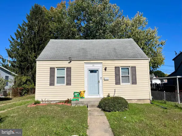 13 Plateau Rd, ESSEX, MD 21221