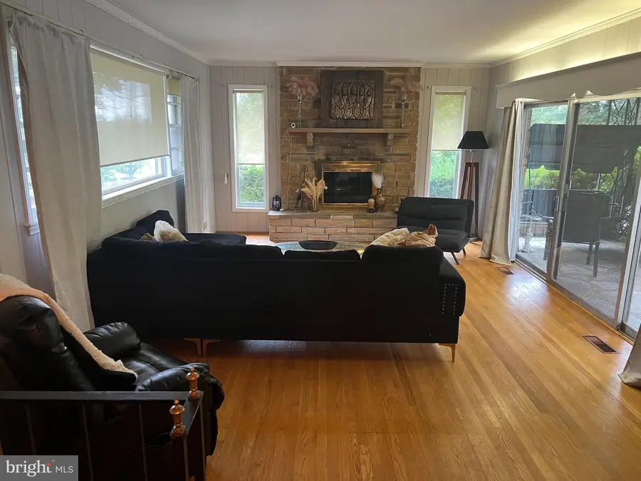 1201 Wisteria Dr, Catonsville, MD 21228 - Image #3