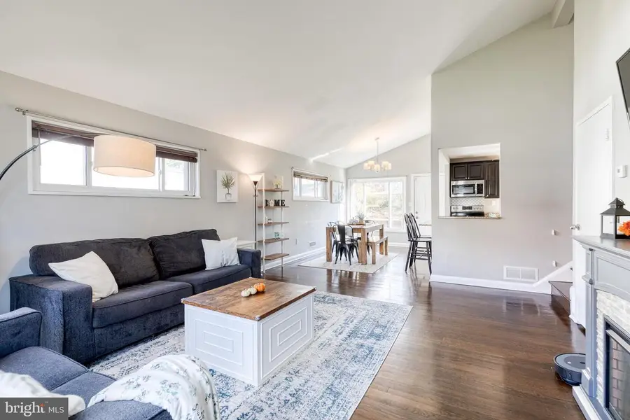 913 Marksworth Rd, Catonsville, MD 21228 - Image #2