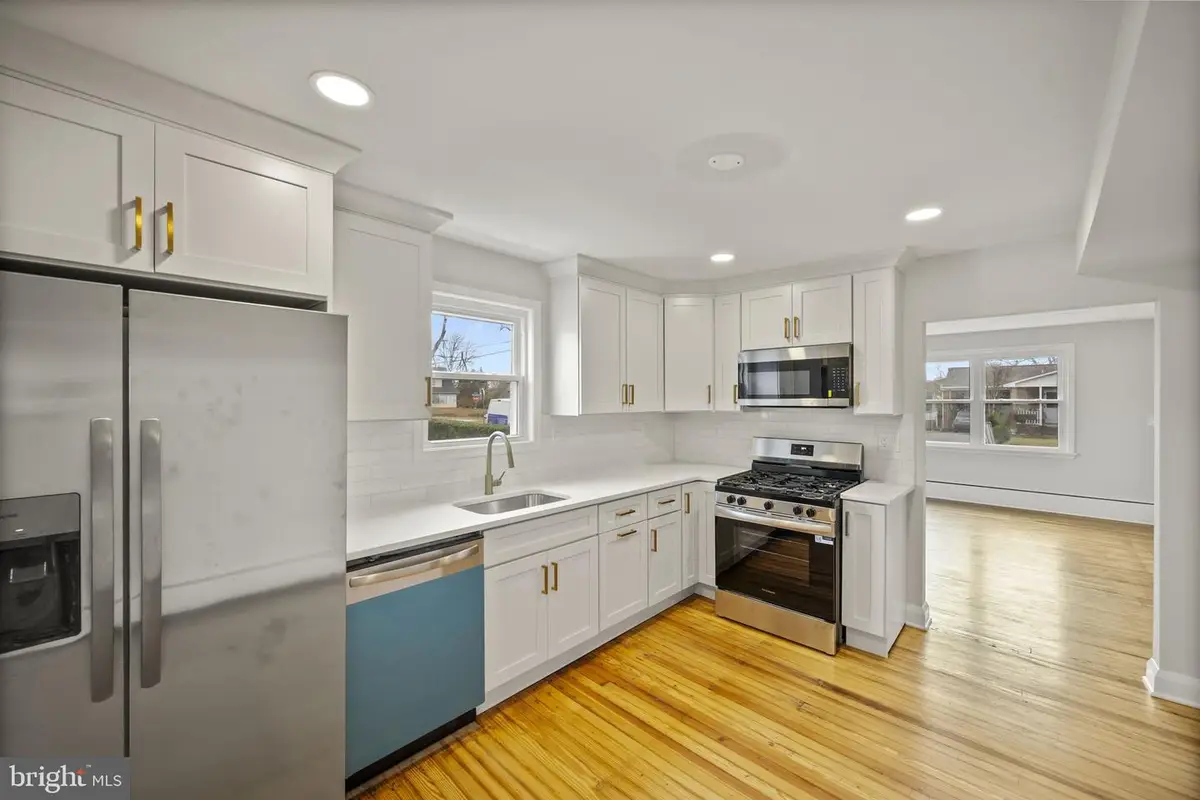 834 Dorsey Ave, Essex, MD 21221 - Image #1