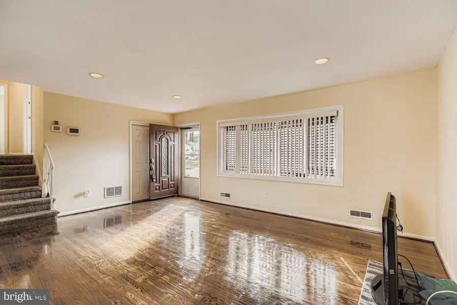 8504 Fieldway Dr, Randallstown, MD 21133 - Image #2