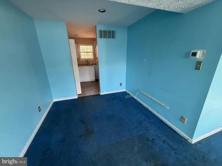 16 W End Ct, Baltimore, MD 21227 - #3