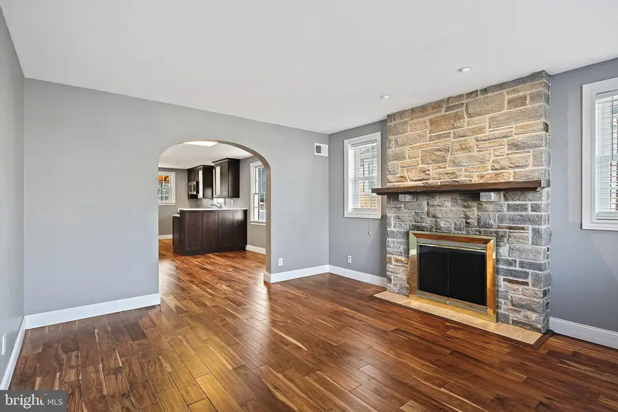 3049 Oak Forest Dr, Parkville, MD 21234 - Image #3