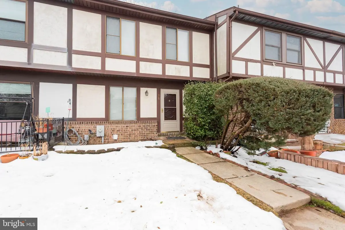 25 Bourbon Ct, Parkville, MD 21234 - #1