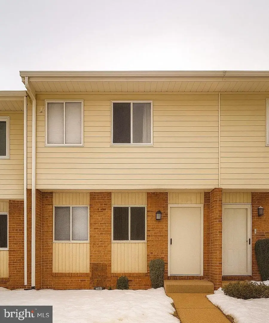 6627 Spring Mill Cir, Gwynn Oak, MD 21207 - #1