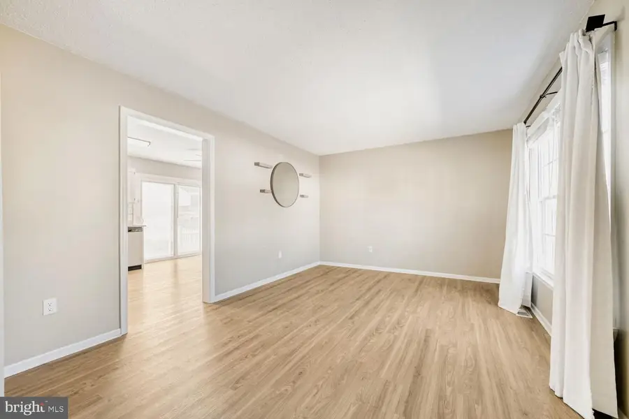 9 Francis Green Cir, Essex, MD 21221 - #3