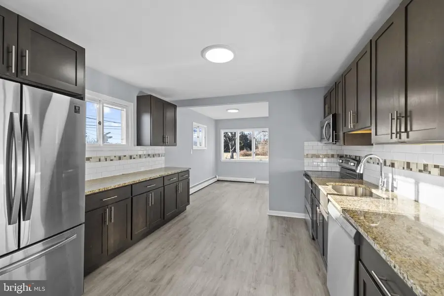 18 Armor Ct, Middle River, MD 21220 - #2