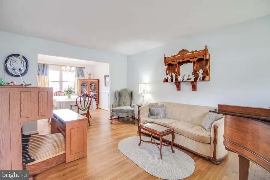 10113 Daventry Dr, Cockeysville, MD 21030 - #3