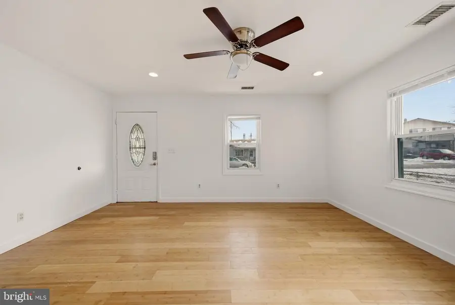 1812 Kitty Hawk Rd, Essex, MD 21221 - #3