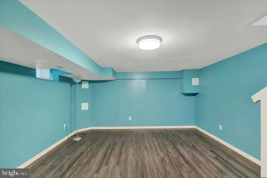 946 Middlesex Rd, Essex, MD 21221 - #3