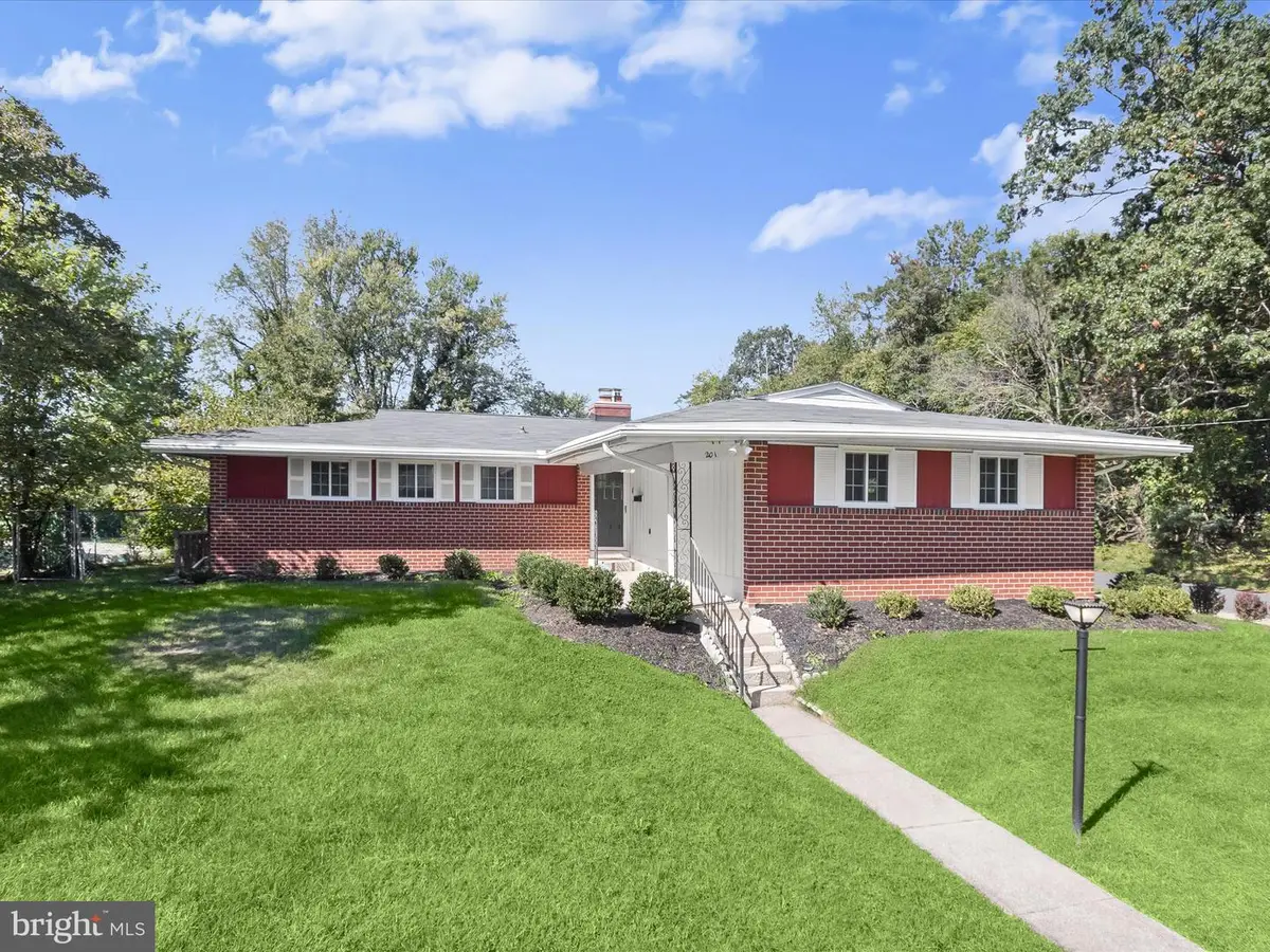 201 Suter Rd, Catonsville, MD 21228 - #1