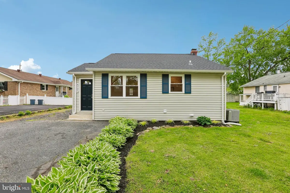 6721 Harewood Park Dr, Middle River, MD 21220 - #1