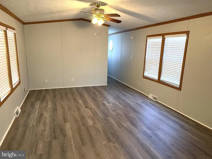 1 Judywood Ln, Essex, MD 21221 - #2