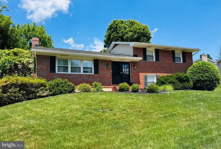 916 Farmstead Rd, Cockeysville, MD 21030 - #2