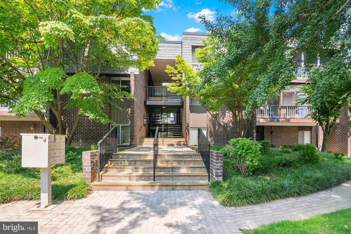 25 Stonehenge Cir #25-5, Pikesville, MD 21208 - #1