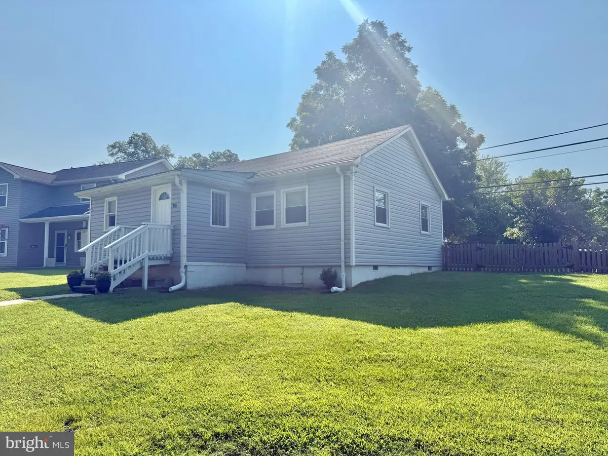 215 Glider Dr, Middle River, MD 21220 - #1