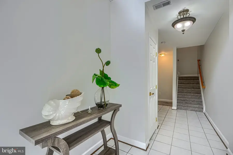 4 Carmichael Ct, Catonsville, MD 21228 - #3
