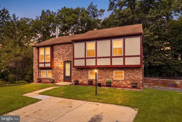 12 Beefwood Ct, ESSEX, MD 21221