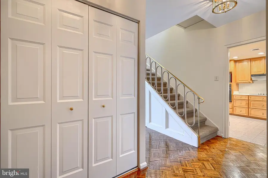28 Allegheny Ave #2702, Towson, MD 21204 - #2