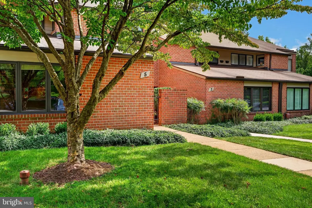 5 Oakridge Ct, Lutherville Timonium, MD 21093 - #1