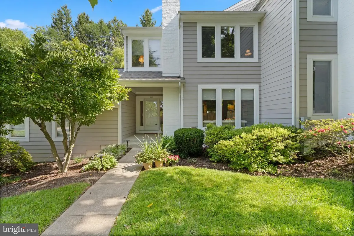 210 Clay Hill Cir, Cockeysville, MD 21030 - #1