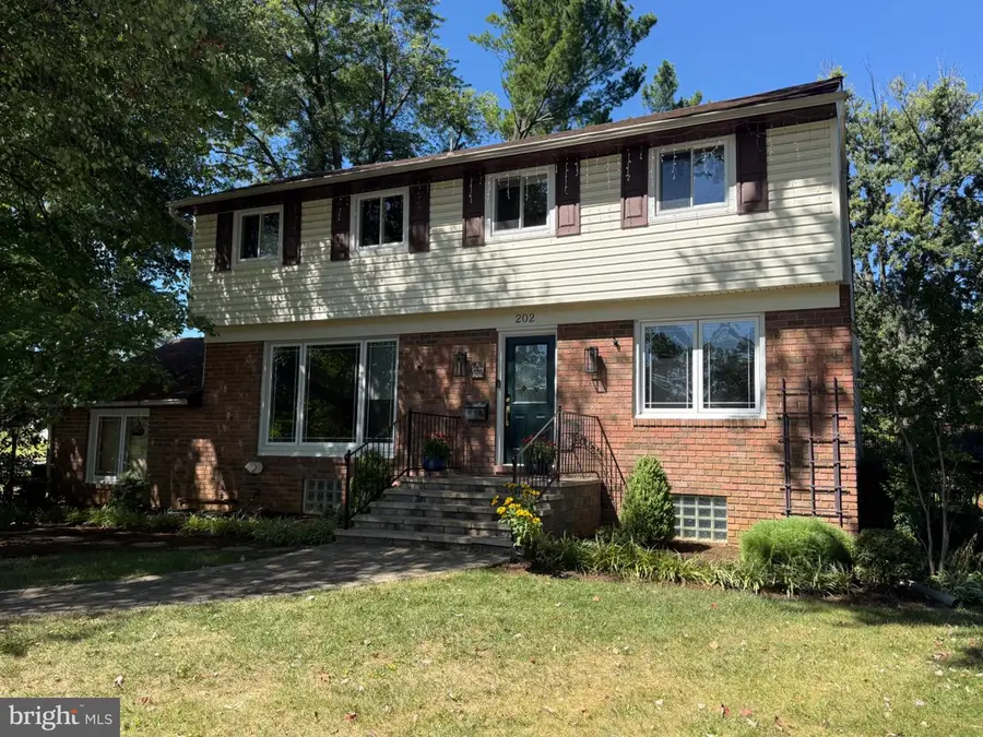 202 Fountain Ct, Lutherville Timonium, MD 21093 - #3