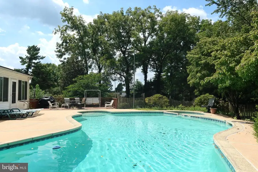 15 Lochmoor Ct, Lutherville Timonium, MD 21093 - #2