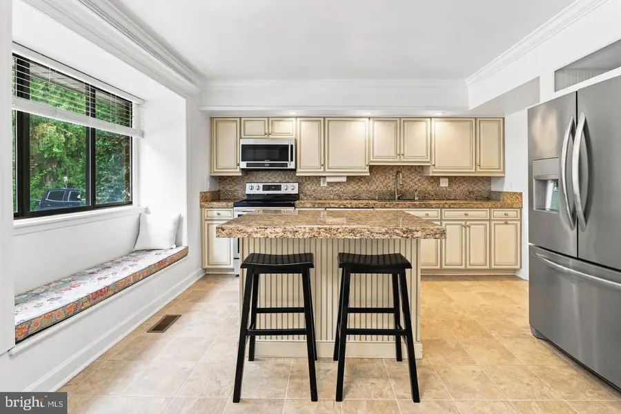 2111 Chapel Valley Ln, Lutherville Timonium, MD 21093 - #2