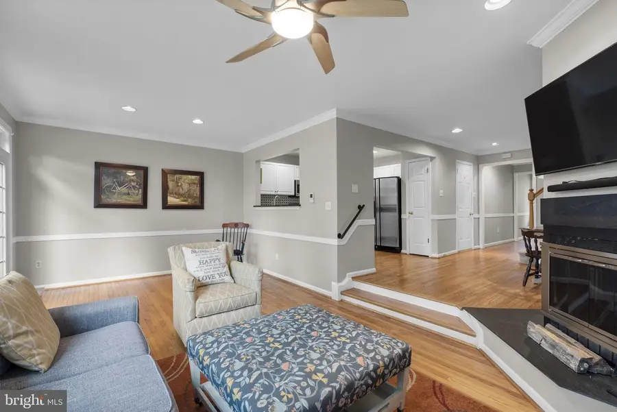 826 Charles James Cir, Ellicott City, MD 21043 - #3