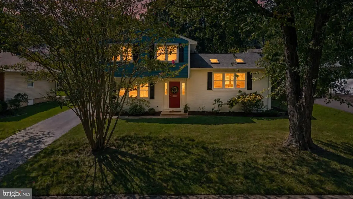 909 Beaverbank Cir, Towson, MD 21286 - #1