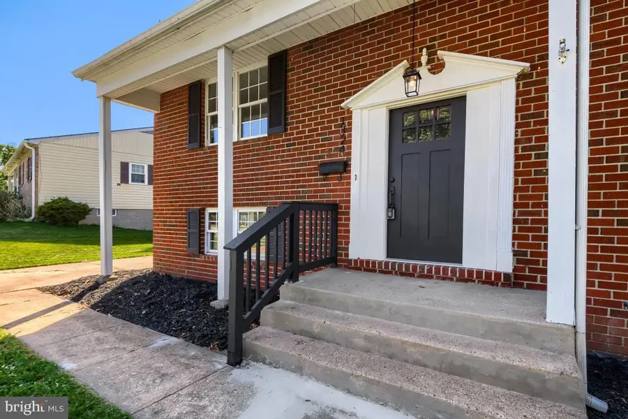 1324 Pleasant Valley Dr, Catonsville, MD 21228 - #2