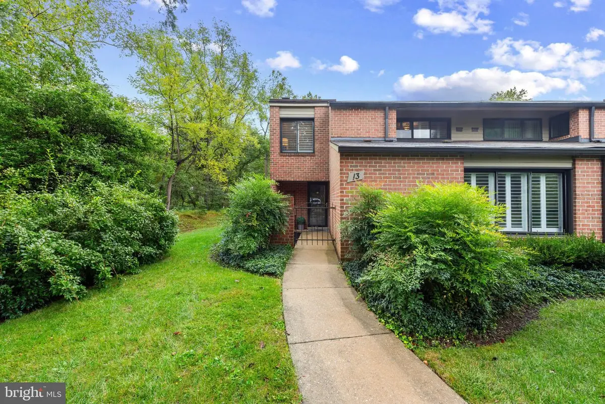 13 Oakhampton Dr, Lutherville, MD 21093 - #1