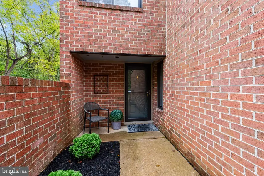 13 Oakhampton Dr, Lutherville, MD 21093 - #3