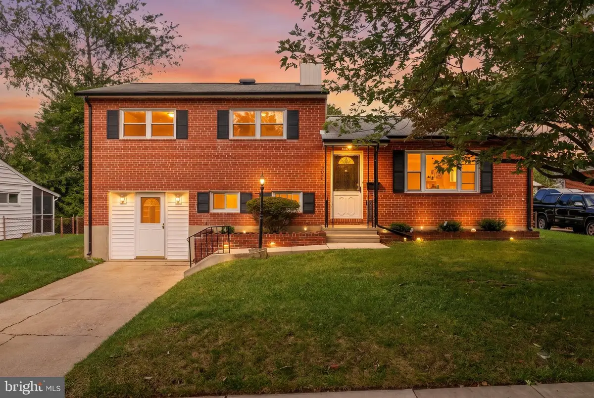 922 Vanderwood Rd, Catonsville, MD 21228 - #1