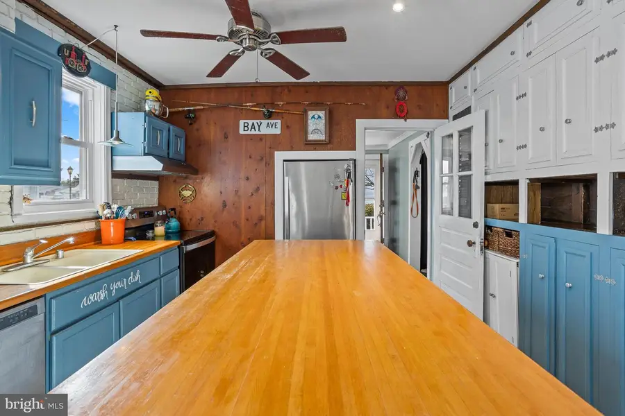 8223 C St, Chesapeake Beach, MD 20732 - #3