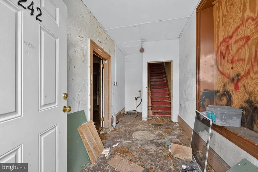 242 W Main St, Elkton, MD 21921 - #2