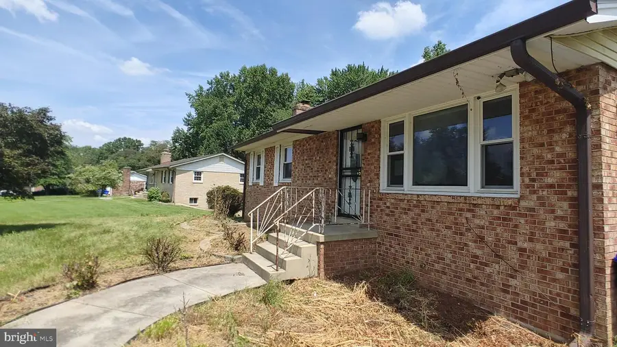 7010 Evergreen Dr, Waldorf, MD 20601 - Image #2