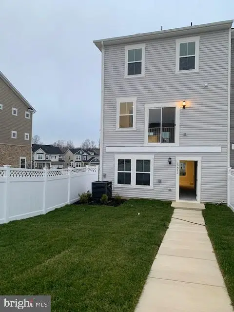 10572 Roundstone Ln Ln, White Plains, MD 20695 - Image #2