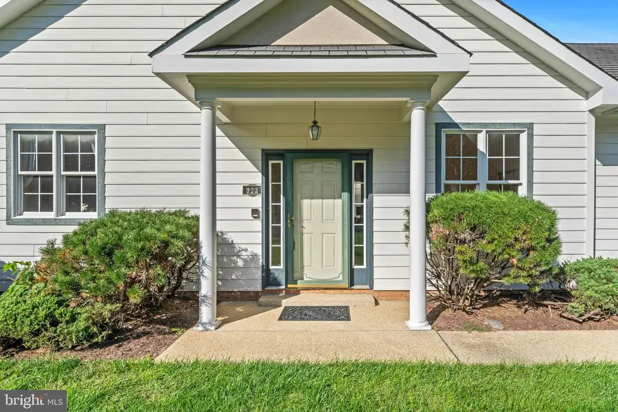 923 Hickory Cir, La Plata, MD 20646 - Image #2