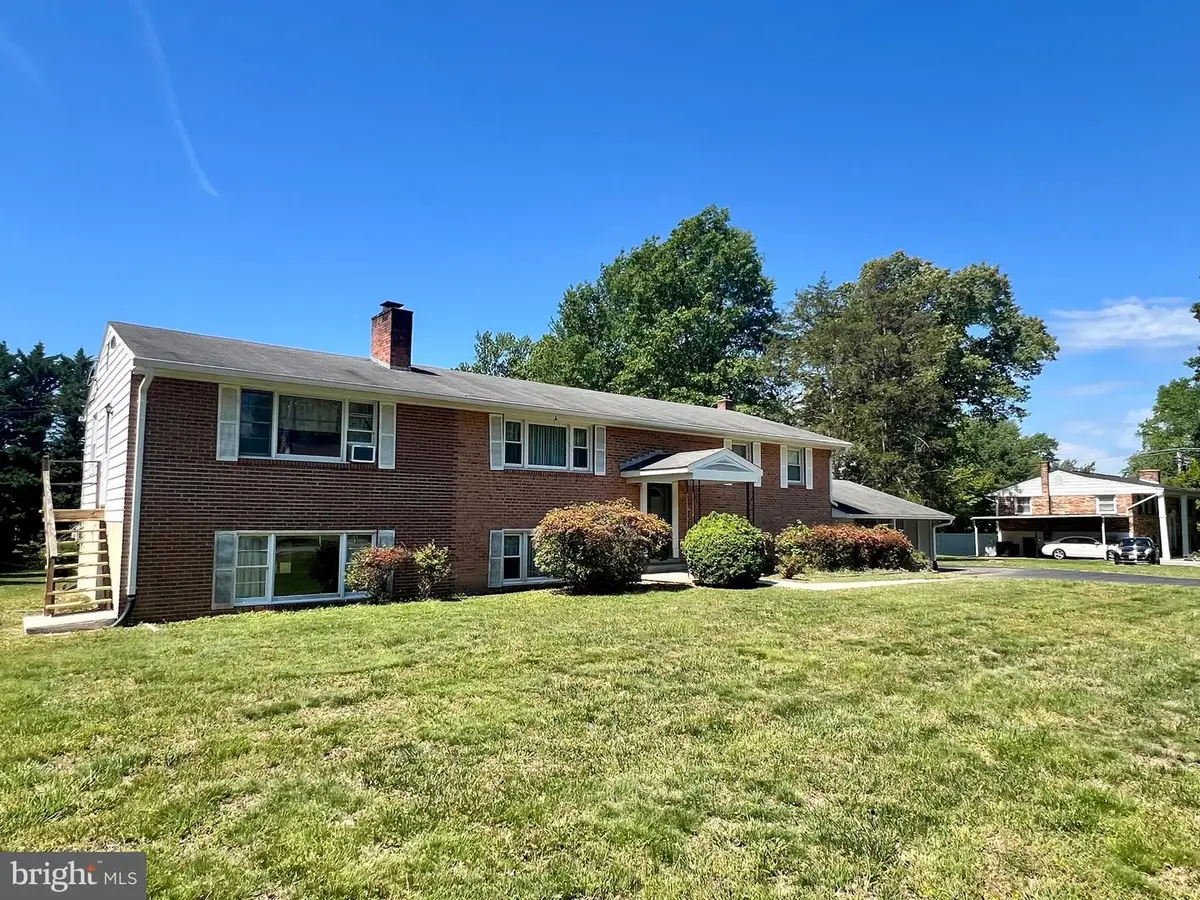 10955 Lawrence Dr, Waldorf, MD 20603 - #1