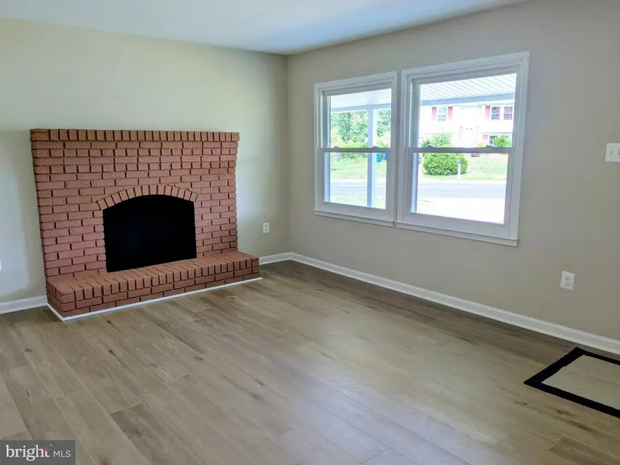501 University Dr, Waldorf, MD 20602 - #3