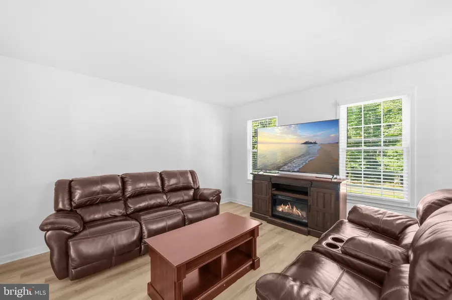 8721 Valley Dr, Waldorf, MD 20603 - #2